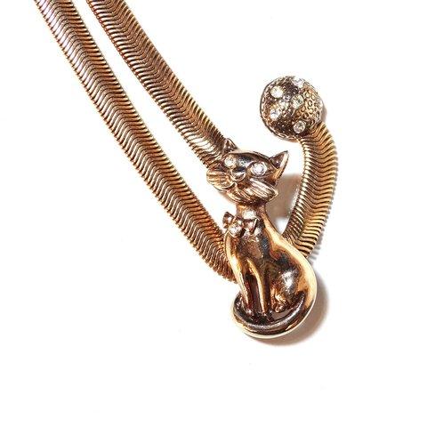 Vintage Cat Motif Gold × Rhinestone Hand Clip Snake Chain Necklace