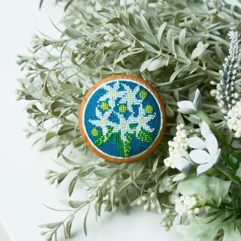 ジャスミン・スター 刺繍くるみボタンブローチ/ヘアゴム plantsplanet 茉莉花