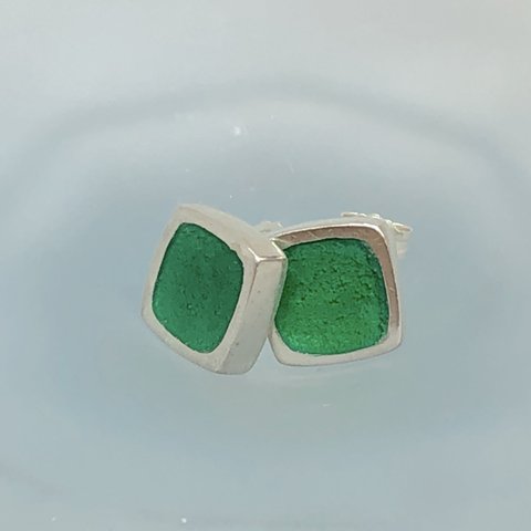 【silver × 七宝焼】Emerald Green の スクエア シルバー ピアス