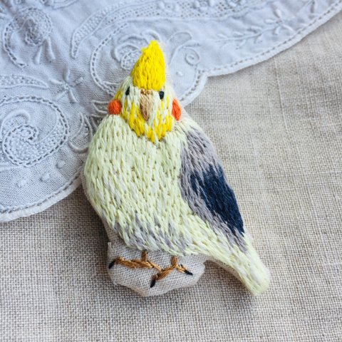 オカメインコの刺繍ブローチ