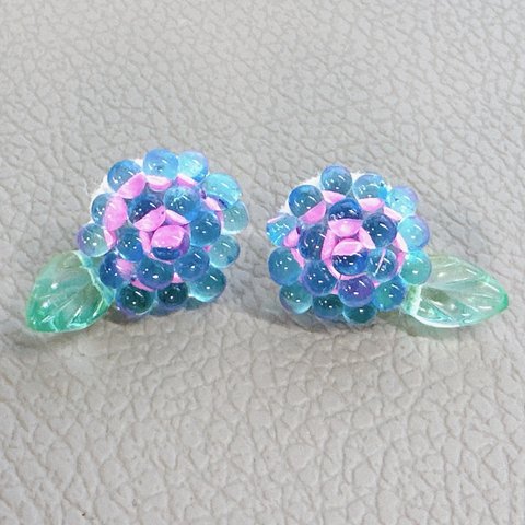 紫陽花　ガラスビーズ刺繍ピアス　小さめ　サージカルステンレス