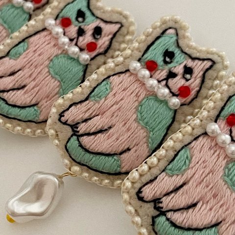 刺繍ブローチ｢しあわせねこ｣