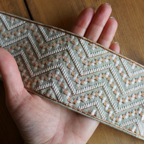 1mカット済【インド刺繍リボン】シルク　刺繍　リボン　りぼん   【ピスタチオ】