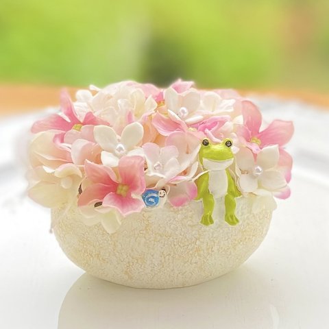 カエルさんと紫陽花のミニアレンジ 🐸 ピンク 梅雨を楽しむ かえる と かたつむり あじさい の置き物　飾り