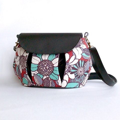 レトロモダンなバルーン型ショルダーバッグModern flower pattern shoulder bag