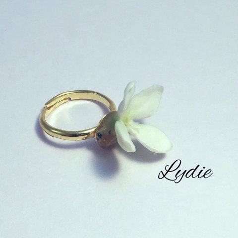 【SALE】宝石箱フラワーリング　お花×天然石　ホワイト