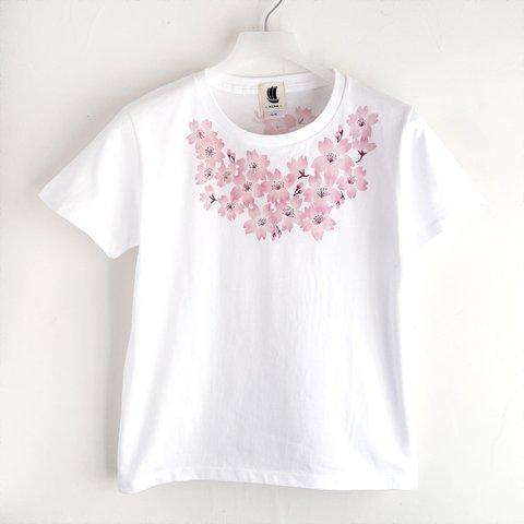手描き コサージュ桜の花柄Tシャツ ホワイト　