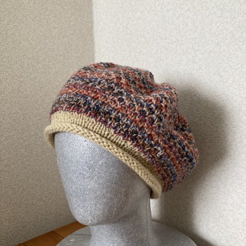 手編み　ウールのニット帽子　ベレー帽　ケア帽子