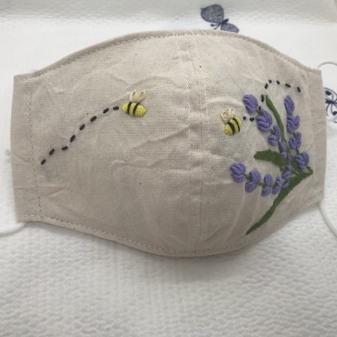 手刺繍　マスクカバー　コットン　リネン　不織布　、　フィルターポケット付き　マスク　ラベンダー　ハチ　蜂　黄色　イエロー