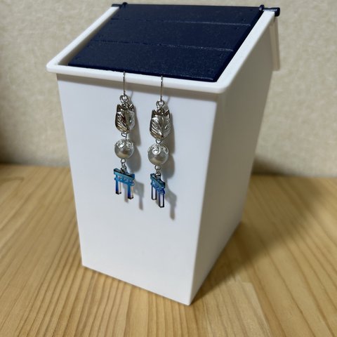 蒼い小さな鳥居　ピアス　狐のお面&ビーズ　シルバー