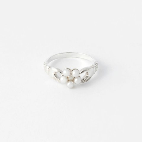 pearl flower ring / silver