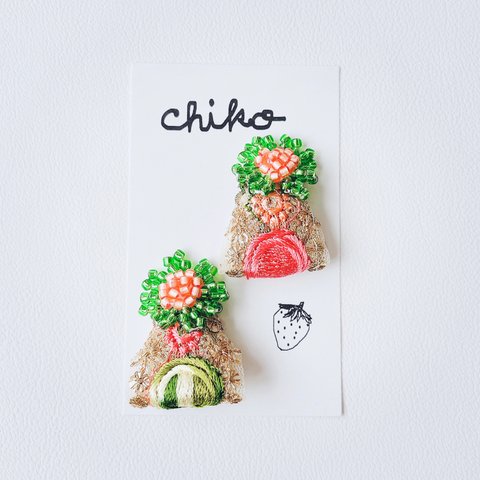 🍓再販×2🍓【ribbon】インド刺繍リボン　ビーズおはなピアス（コーラルピンク×グリーン）