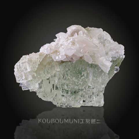 「天空の城」フローライト/カルサイト（Fluorite on Calcite）◆送料無料◆S00142