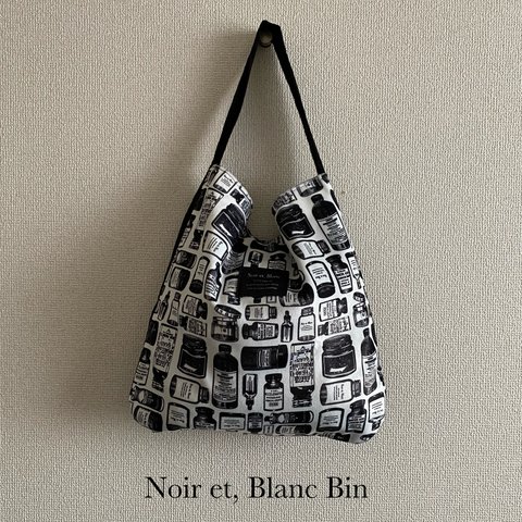 Noir et, Blanc Bin Shoulder bag