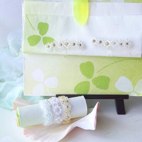 【送料無料】白色の小花畑なイヤリング&リングセット