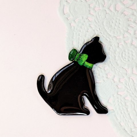 黒猫ブローチ【 緑リボン】