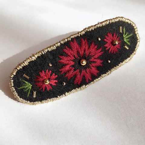 真っ赤なコスモス刺繍のバレッタ