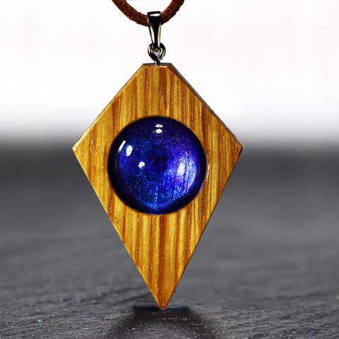 【送料無料】Wood rhombus/Pendant 　ウッドレジンジュエリー