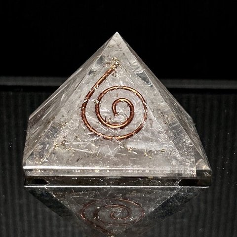 ピラミッド型　オルゴナイト　天然石　セレナイト　　25ｍｍ　　天然石インテリア・置物として　プチプレゼントにも