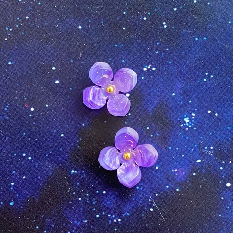 みずみずしい紫陽花のピアス/イヤリング　星空グラデーション