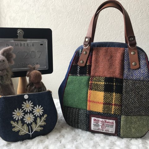 ハリスツイード+手刺繍のミニポーチ。両面OKニューム金具のバッグ