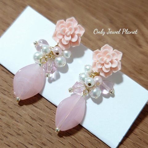 ミルキーダリアの花びらピアス(ピンク)