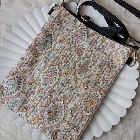 【ザリ刺繍】インド刺繍ショルダーバック　サコッシュ　母の日　プレゼント　散歩【受注生産】