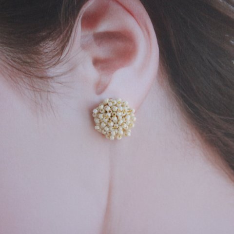 【SNOWBERRY】 ピアス（ビーズ刺繍｜つぶつぶビーズが可愛いアクセサリーです）※イヤリングの場合は金具変更にて選択してください※