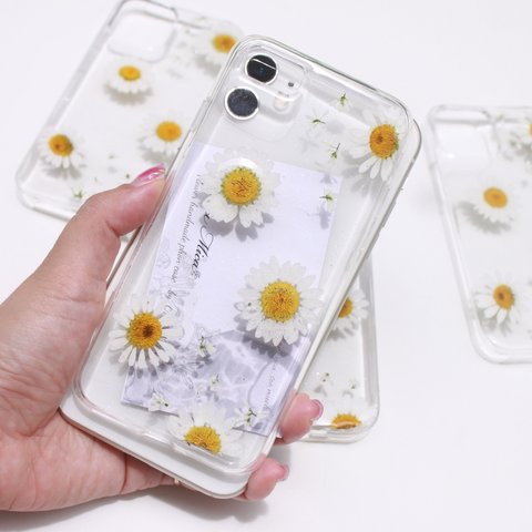 iPhoneケース　マーガレット　本物のお花 花柄 iPhone 全機種対応 ノースポール 白 お花 大人可愛い 名入れ ショルダー ストラップ ギフト アンドロイド オッポ Google ♪