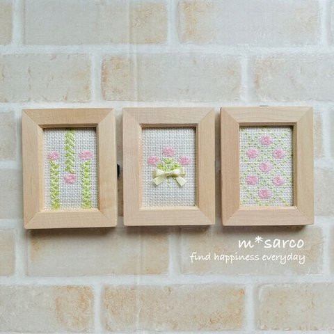 ⭐️再販5⭐️ピンクのお花の刺繍プチ壁飾り（3個セット）壁掛け インテリア雑貨 誕生日プレゼント　フレーム　