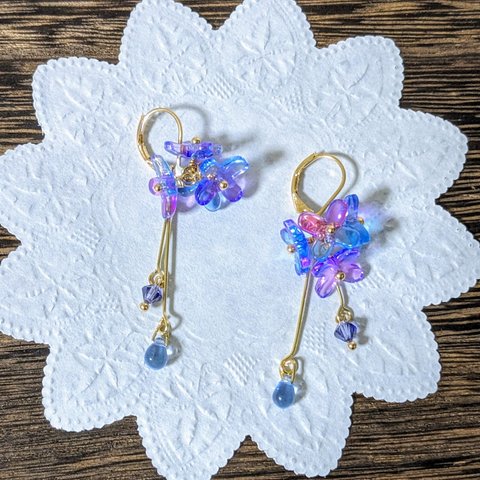 紫陽花(紫×青)のフレンチフックタイプピアス