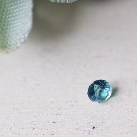 グランディディエライト＊ラウンド・カット＊0.058ct＊2.6mm