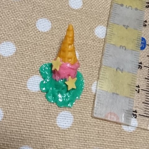 ミニチュア クリスマスカラーのアイス🍦落ちたアイス  虚無。アイス