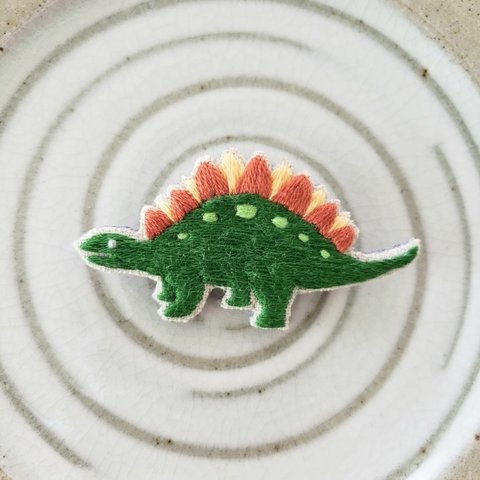 恐竜の刺繍ブローチ(ステゴサウルス)