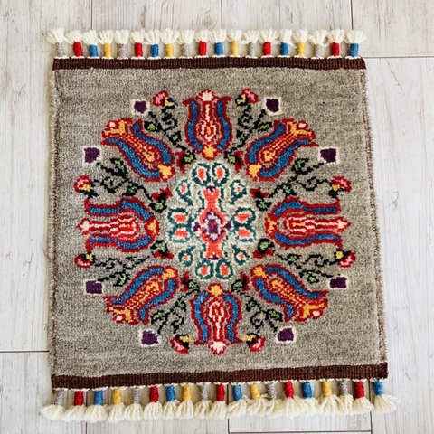草木染トルコ手織り絨毯の座布団
