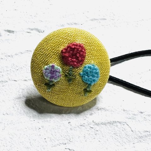 モザイクダーニング刺繍　くるみボタン　ヘアゴム