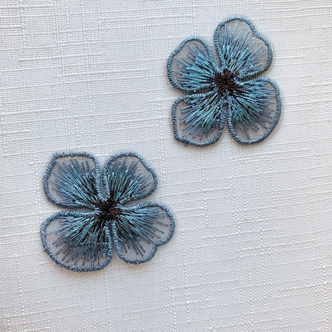 お花のの刺繍 グレー