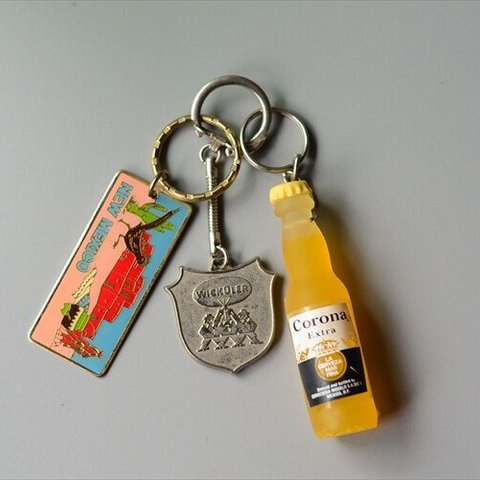 ヨーロッパから ヴィンテージキーホルダー 3個セット ドイツ フランス アメリカなどから Vintage keychain アンティーク_240313 ig3834_3