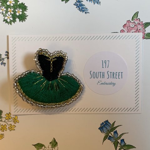 バレエ　エスメラルダ（グリーン）　刺繍ビーズブローチ_027 Esmeralda (green) Beaded Brooch