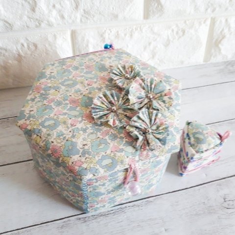 ほっこり可愛いお針箱　『花籠』　六角の裁縫箱