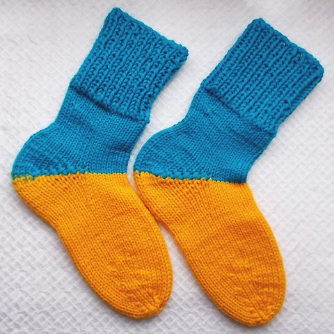 【ウクライナ支援】厚手の手編み靴下　サイズ23.5～24.5㎝くらいの方用　純毛の毛糸を約200グラム使用した分厚い靴下（47）