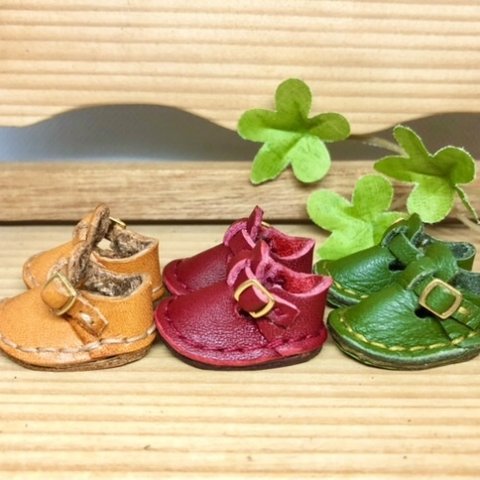 森き　ストラップシューズ　一足　　miniature boots.