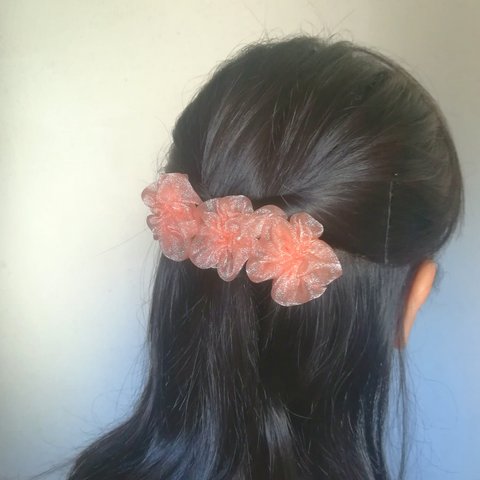 ラッピング無料☆オーガンジーリボンの桜 バレッタ ピタッと留まるヘアクリップ shinny cherry　リボンフラワー