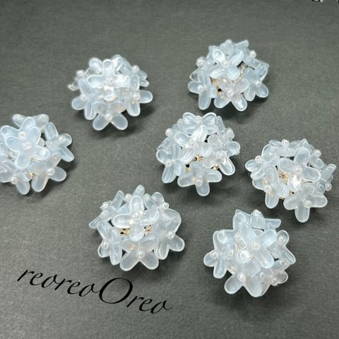  Flower beads bouquet  ice blue