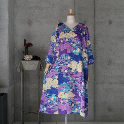 絹のワンピース/フリーサイズ　辻ヶ花風文様　 kimono　着物リメイク