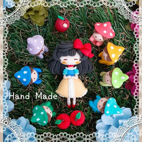 ❀白雪姫の眠り❀ ハンドメイド マスコット 粘土 小人 童話 女の子 人形