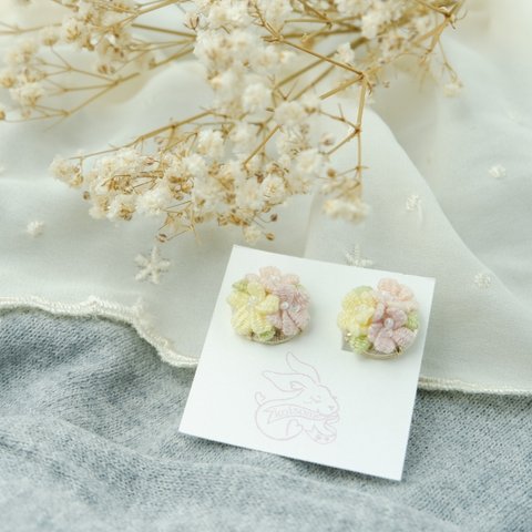 雛桜の立体刺繍フラワーイヤリング