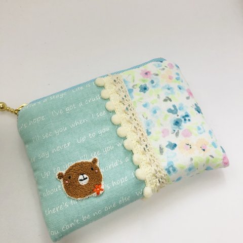 四角いペタンコ刺繍ポーチ　クマちゃん