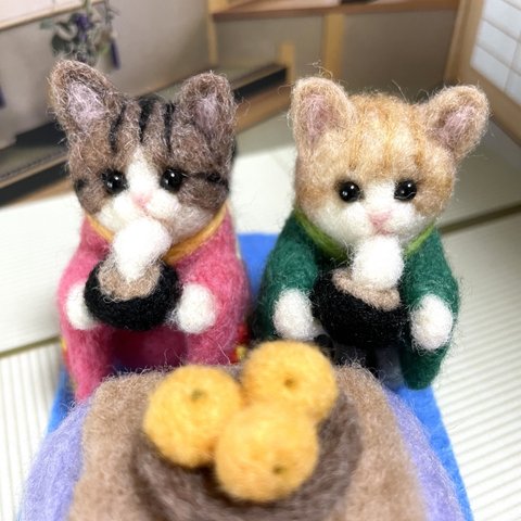 冬🥢こたつでお雑煮を食べるちっちゃな猫ちゃん達(羊毛フェルト)