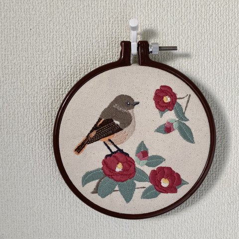 野鳥 刺繍フレーム　ジョウビタキと椿